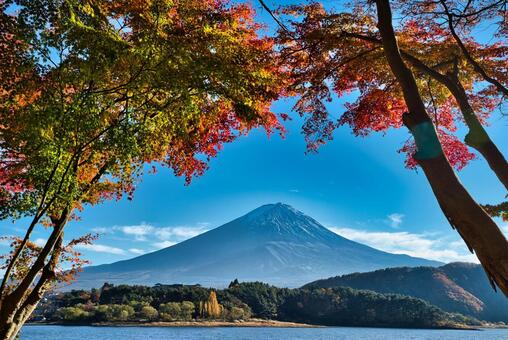 秋深まる河口湖と富士山 空,富士山,風景の写真素材