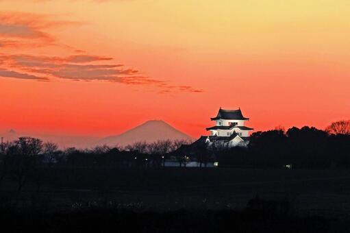 夕暮れ時の関宿城と富士山 関宿城,富士山,夕暮れの写真素材