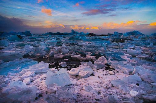 色づく氷の大地 色づく氷の大地 氷,氷塊,夕焼けの写真素材
