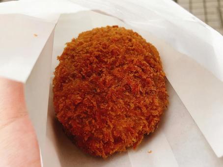 東京、食べ歩きのメンチカツ 東京、食べ歩きのメンチカツ 東京,メンチカツ,食べ歩きの写真素材