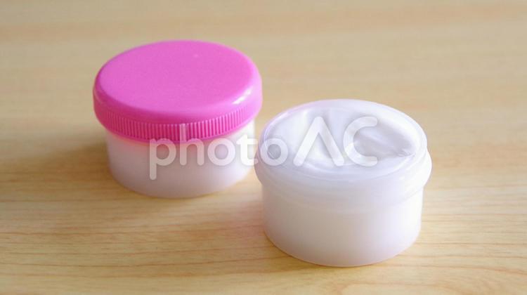 皮膚科の塗り薬（軟膏容器） 塗り薬,軟膏,軟膏容器の写真素材