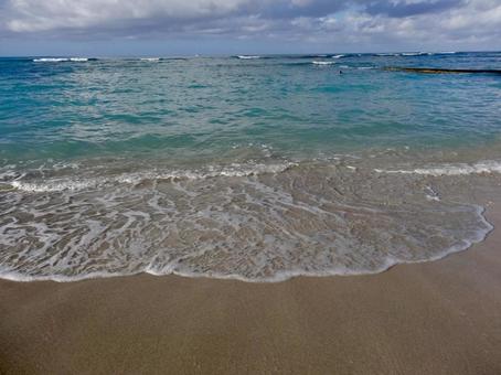 砂浜と青い海 海,ビーチ,波しぶきの写真素材