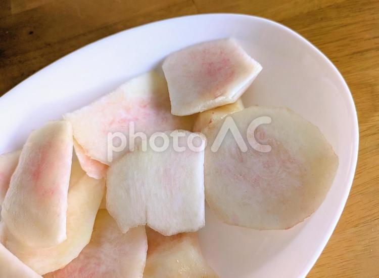 夏の恵み、カットされた桃 桃,フルーツ,果物の写真素材
