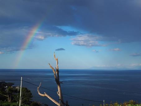 国後島と虹 国後島,北方領土,島の写真素材