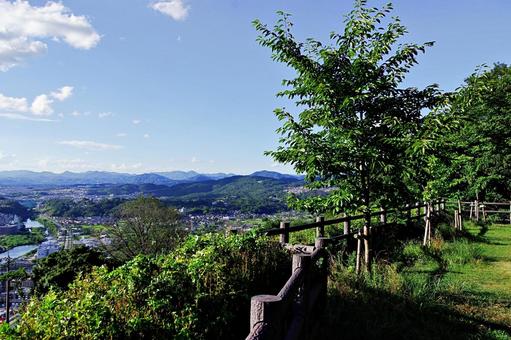 夏の五月台から望む池田市・川西市 夏の五月台から望む池田市・川西市の写真