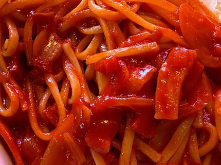 鮮やかな赤が食欲をそそるナポリタン 鮮やかな赤が食欲をそそるナポリタン ナポリタン,スパゲッティ,パスタの写真素材