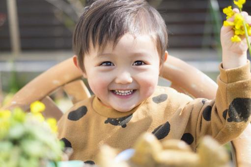 2歲的孩子笑容燦爛 2歲的孩子笑容燦爛