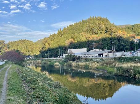 奈良　川沿いの風景 川,川沿い,水鏡の写真素材