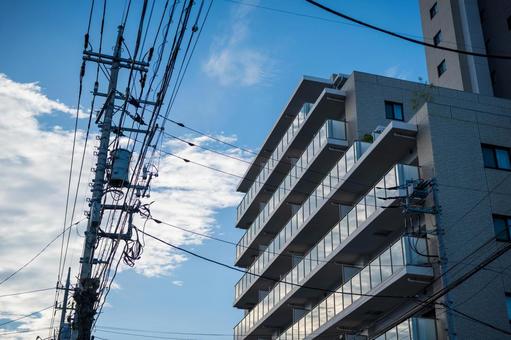 好天の下で太陽光に照らされたマンション 人物なし,都市,建築の写真素材