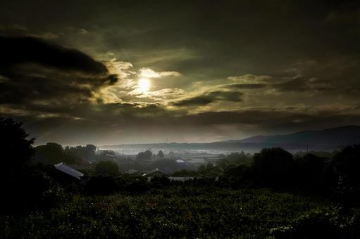 <Goto scenery> Farmhouse street at dawn in the mist, JPG