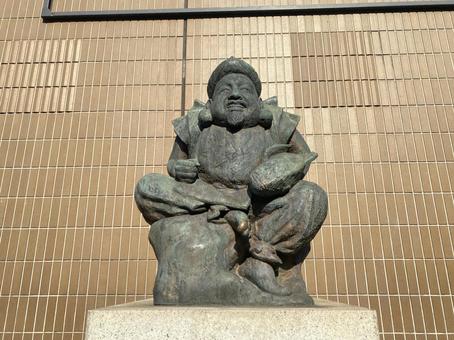 恵比寿様の像(横) 恵比寿様の像(横)の写真