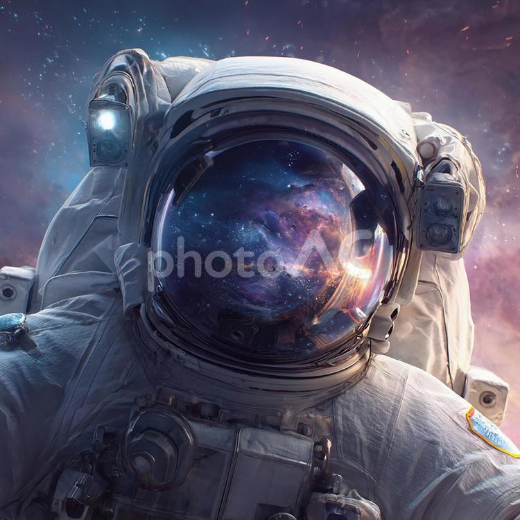 ヘルメットに輝く、壮大で美しい星雲と宇宙 宇宙飛行士,ヘルメット,バイザーの写真素材
