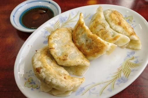 美味しい焼餃子 餃子,焼き餃子,町中華の写真素材