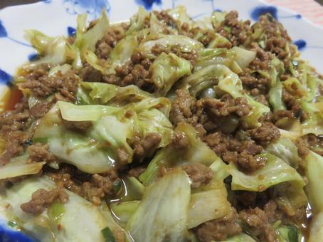 肉味噌炒め 肉味噌炒め,ひき肉,キャベツの写真素材