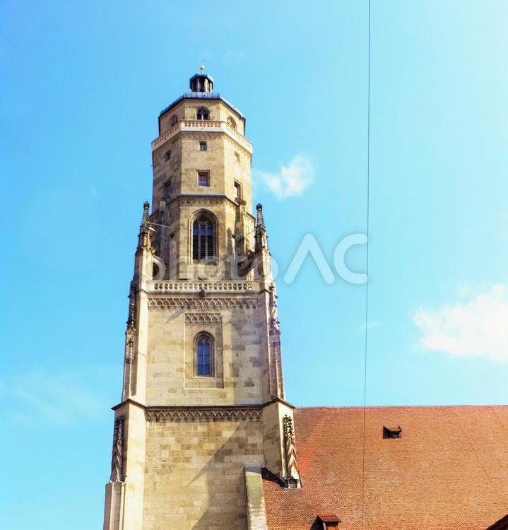 ネルトリンゲンの風景４　聖ゲオルク教会の塔 ５月 ドイツ,ネルトリンゲン,聖ゲオルク教会の写真素材