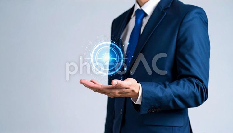 スーツ姿の男性の手に表示されるターゲット ターゲット,チェック,エリートの写真素材