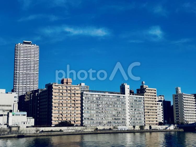 水辺に佇むマンション群 タワーマンション,街並み,リバーサイドの写真素材