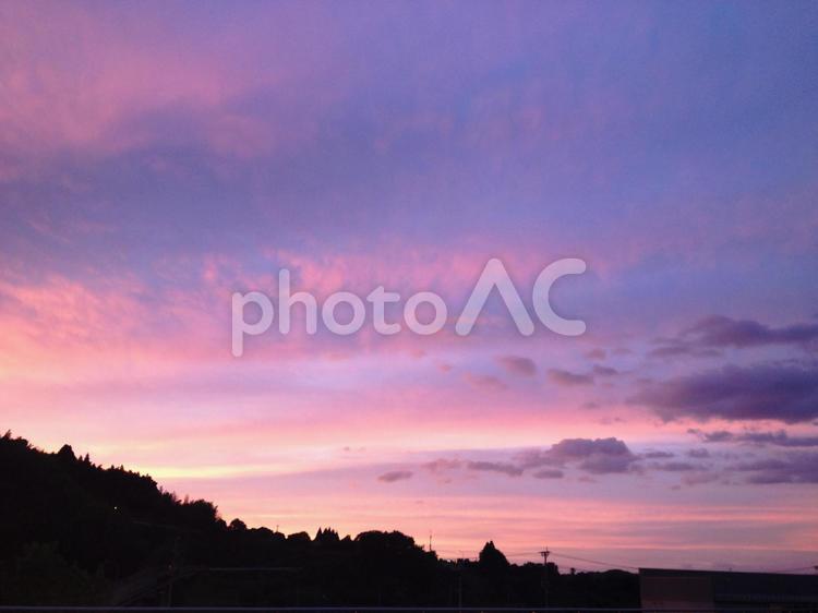 夕方とピンクの空 夕焼け,夕方,空の写真素材