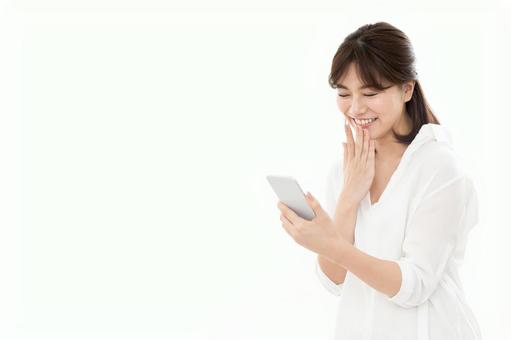 若い女性 スマートフォン 若い女性 スマートフォン スマートフォン,検索,調べるの写真素材