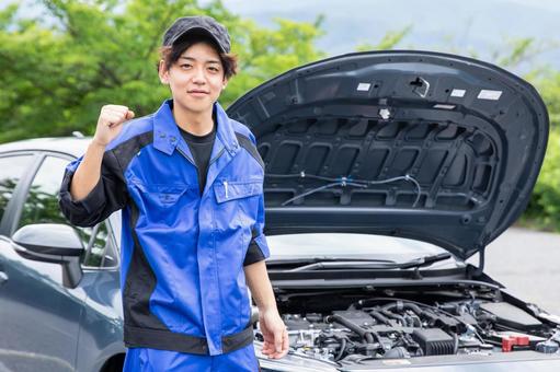 車の整備士をする男性 ガッツポーズ 車の整備士をする男性 ガッツポーズ 車,作業着,整備士の写真素材