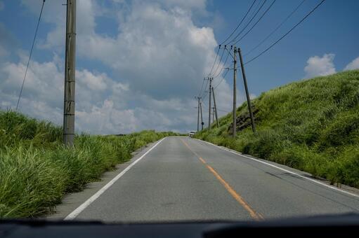阿蘇山ドライブ ドライブ,車窓,阿蘇山の写真素材