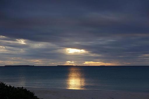 ニューカレドニア413 ウヴェア島 夕景 ニューカレドニア413 ウヴェア島 夕景 ニューカレドニア,ウヴェア島,パラディッドウヴェアの写真素材