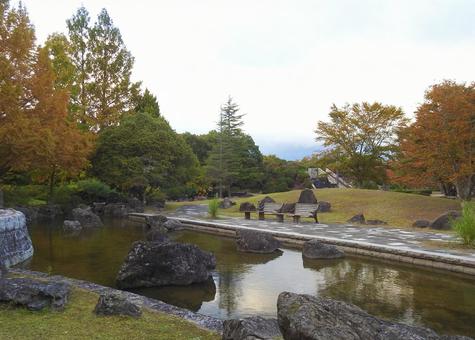 七北田公園の散歩コース 七北田公園,池,秋の写真素材