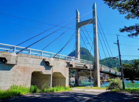 隠岐の島の屋那大橋と都万港 隠岐の島の屋那大橋と都万港 隠岐,都万,屋那大橋の写真素材