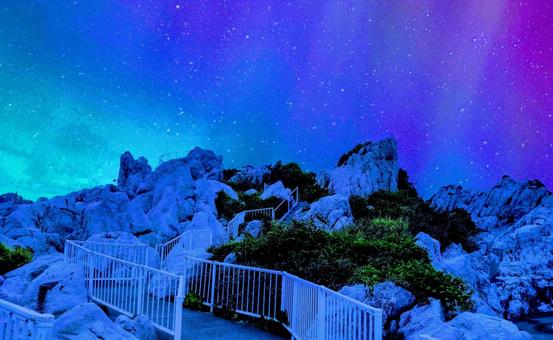 崖の上のオーロラ 崖の上のオーロラ オーロラ,星空,背景の写真素材
