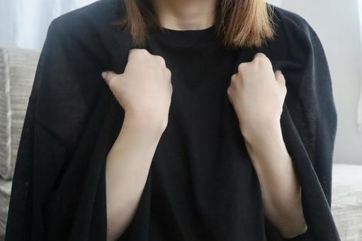 寒がる女性 寒がる女性 寒い,冷房,寒暖差の写真素材