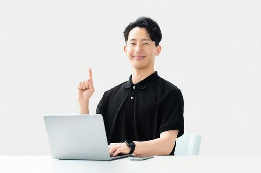 笑顔の男性セミナー講師・インストラクター 男性,パソコン,講師の写真素材