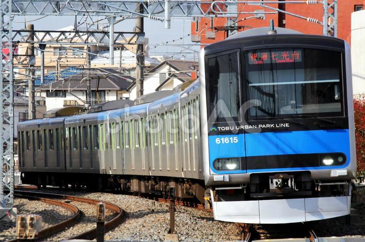東武60000系カーブ進入 東武鉄道,東武アーバンパークライン,60000系の写真素材