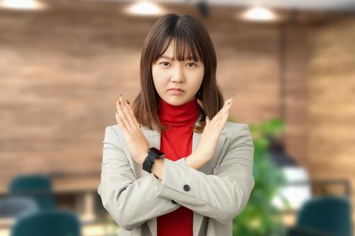 手でバツのポーズをする困った表情の女性 女性,バツ,だめの写真素材