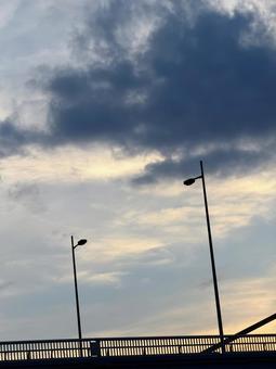 橋の街灯と夕焼け 橋の街灯と夕焼け 橋,街灯,灯の写真素材