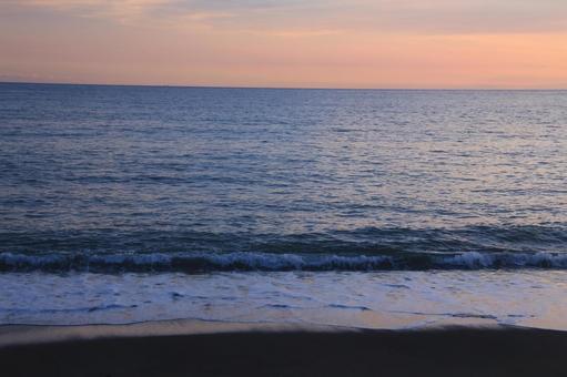 西伊豆町の素晴らしい海岸線の夕陽 西伊豆町の素晴らしい海岸線の夕陽の写真