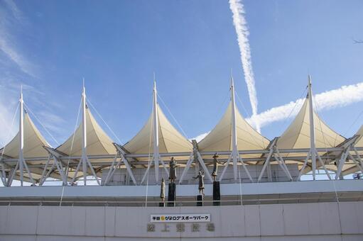 半田運動公園 半田ぴよログスポーツパーク 半田運動公園,半田ぴよログスポーツパーク,陸上競技場の写真素材
