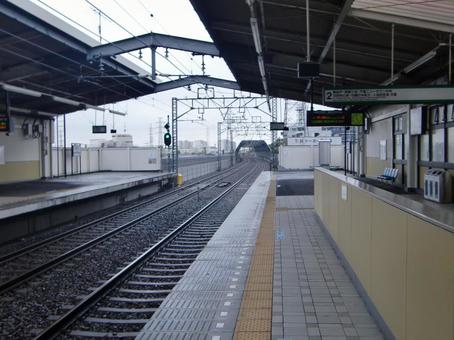 京成曳舟駅-1 京成曳舟駅,ホーム,線路の写真素材