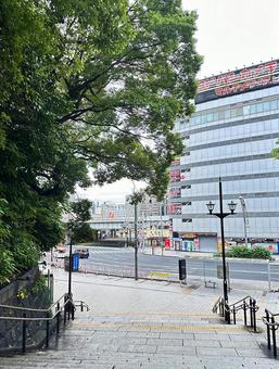 早朝の上野の街並み 駅前付近 早朝の上野の街並み 駅前付近 上野駅正面玄関口,上野駅前,台東区の写真素材
