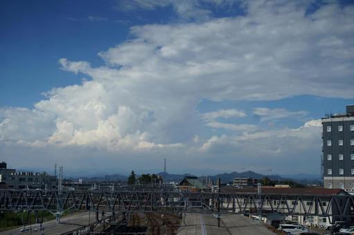 青空が広がる住宅街 青空が広がる住宅街 風景,雲,空の写真素材