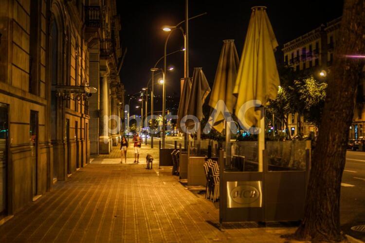 スペイン・バルセロナの街並み（夜景） スペイン,バルセロナ,街並みの写真素材