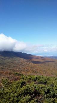 紅葉シーズン 山と空の間 山,空,自然の写真素材