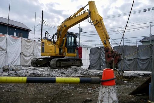 家屋の解体作業現場 16 家屋の解体作業現場 16 解体現場,取り壊し,ショベルカーの写真素材