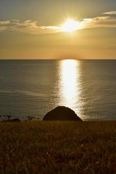 The Sea of Japan and cliffs seen from Tojinbo in Fukui Prefecture in the evening, JPG