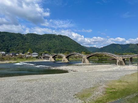 錦帯橋の眺め 錦帯橋の眺め 錦帯橋,木造橋,アーチ式の写真素材