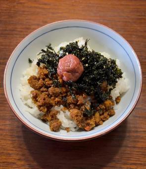 新米に畑のお肉のカレーそぼろなどの茶碗飯 朝食,あきたこまち,新米ご飯の写真素材