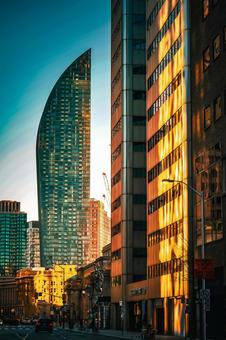 湾曲ガラス高層ビル（トロント） 高層ビル,湾曲,ガラスの写真素材