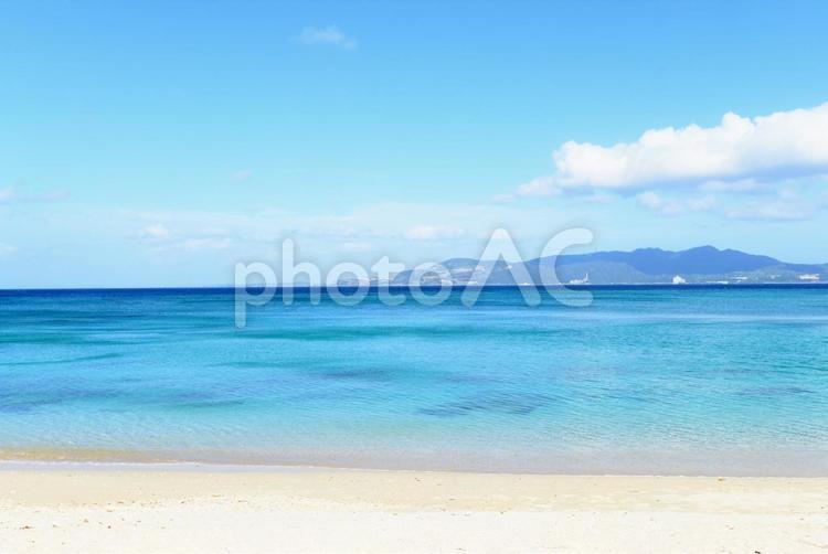 沖縄の青い海 海,沖縄,砂浜の写真素材
