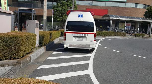 救急車が待機 救急車が待機の写真