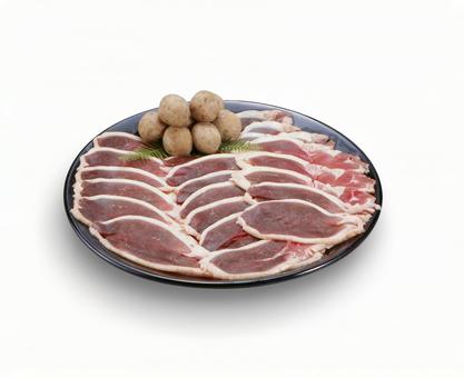 新鮮な生鴨肉 皿盛り 新鮮な生鴨肉 皿盛り 鴨肉,生肉,精肉の写真素材