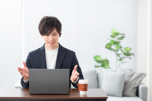 Image of a businessman operating a personal computer, व्यापार, ऑनलाइन, सम्मेलन, JPG